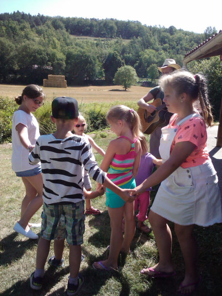 Ronde dansante des enfants