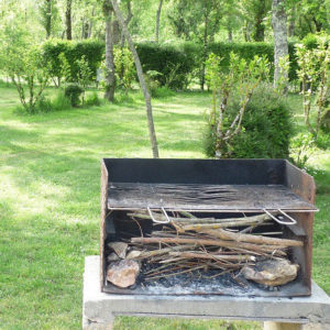 Barbecue disponible au camping