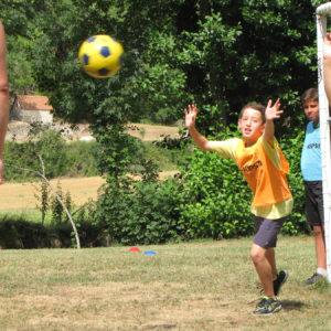 Jeu de ballons lors d'une animation enfant