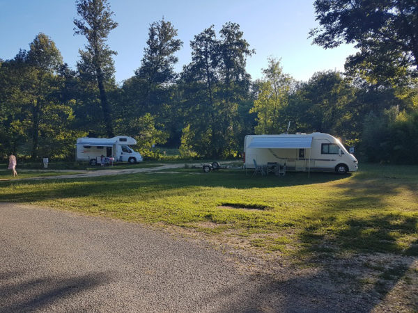 Terrain platpour campingcar en Dordogne