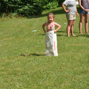 Course de sac pour l'animation enfant du camping !