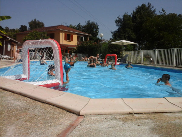 La piscine chauffée de notre camping 3 étoiles