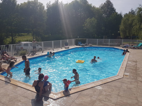 Piscine chauffée sous le soleil de Dordogne