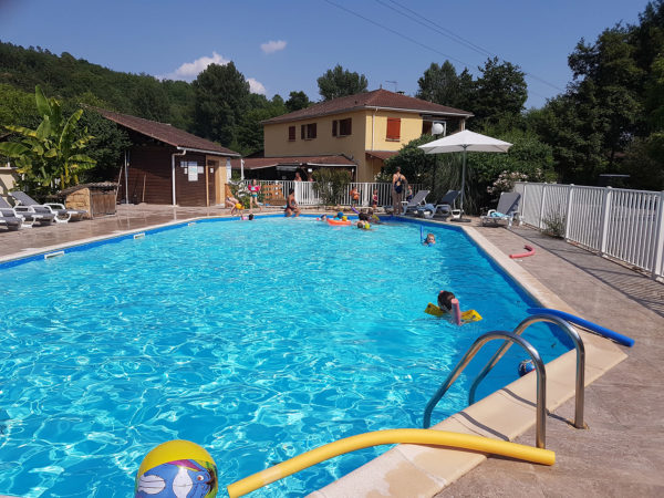 Camping avec espace aquatique chauffé en Dordogne