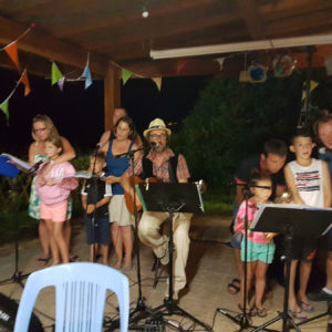 Ambiance disco et conviviale, animation musicale du camping