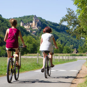 Promenade vélo Dordogne vue sur un château