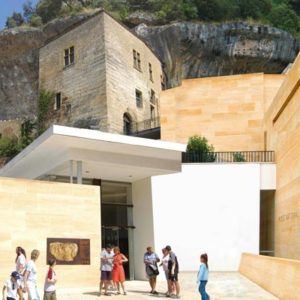 Vue extérieur d'un musée en Dordogne