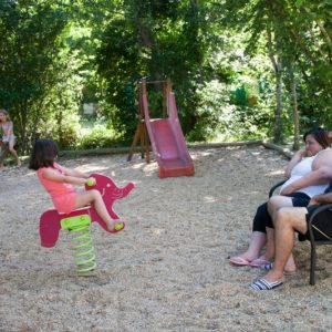 Aire de jeux pour les petits au camping