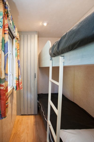 Chambre double avec lits superposés mobil'home La Lénotte