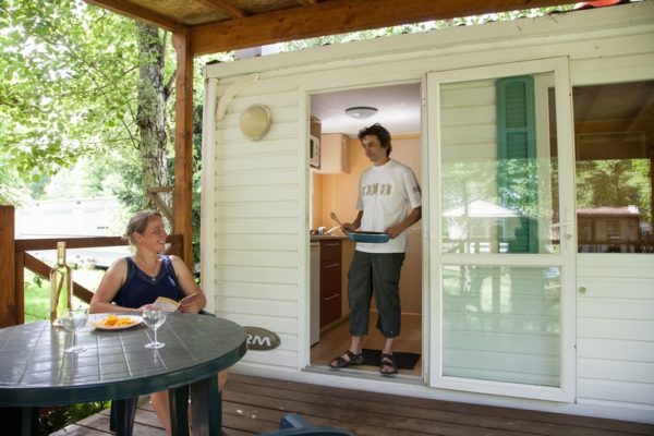 Vue terrasse d'un mobil'home pour 2 personnes