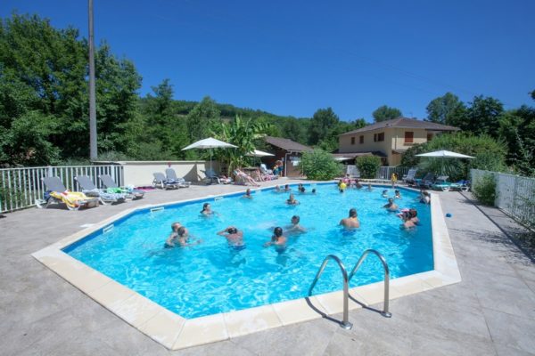 Piscine de plein air camping en Dordogne