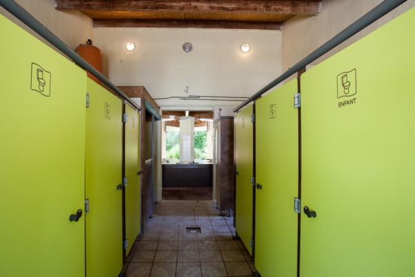 Les grands espaces sanitaires du camping