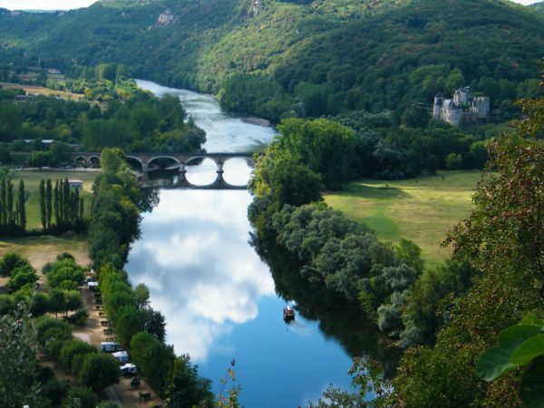 paysage verdoyant de la dordogne