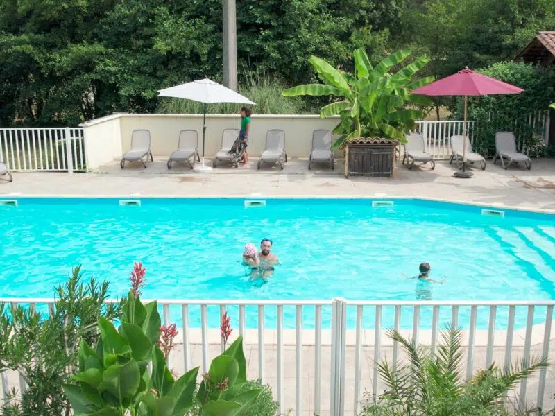 Vacances-Dordogne-piscine