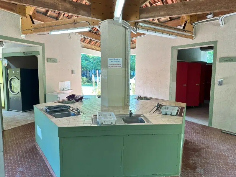 bloc-sanitaire-camping