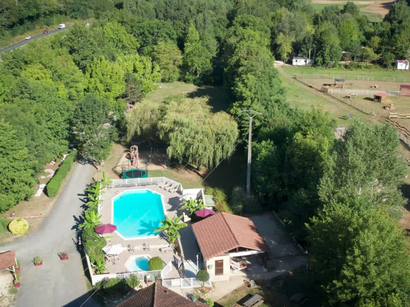 camping-dordogne-piscine