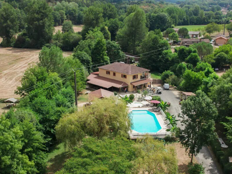 camping-perigord-noir-piscine