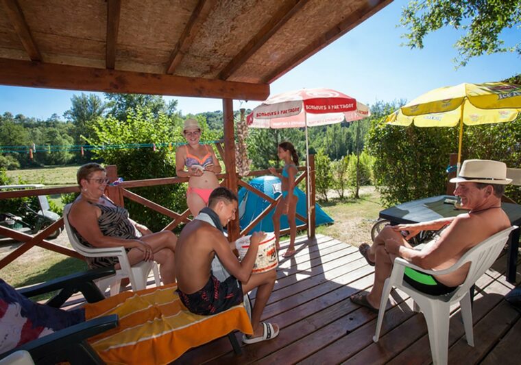 domino-camping-perigord-location-5-personnes
