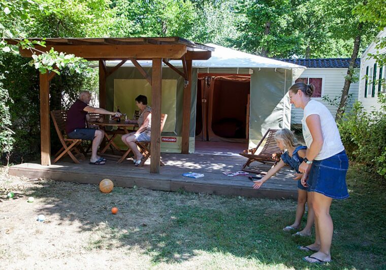 tente-toilee-bungalow-dordogne-camping